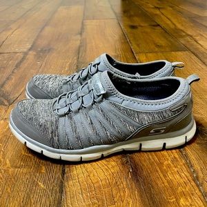 Sketchers tennis shoes